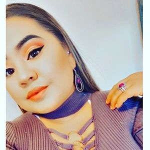 Meet your Posher, Imelda